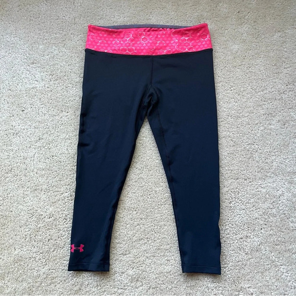 ✨Under Armour HeatGear Women’s Pink Fitted Capri Leggings - Size XS - EUC - Picture 1 of 6